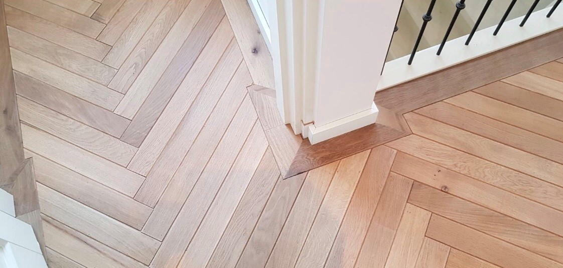 Eiken bourgogne parketvloer behandeld met 'onbehandelde look' lak Eco Wood 2K